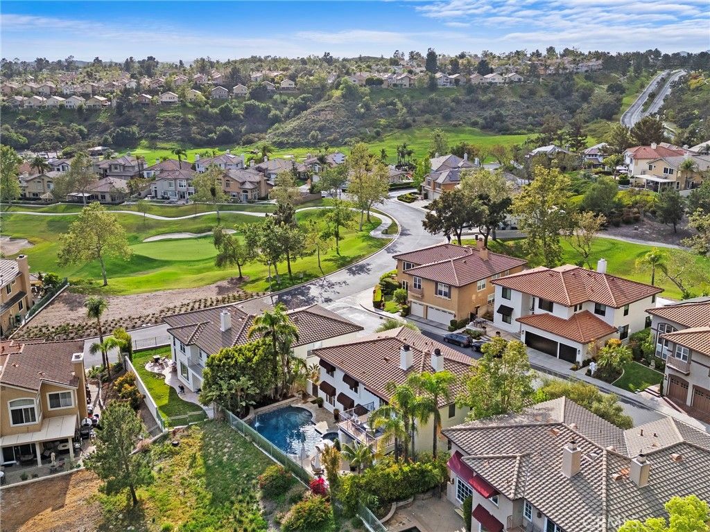 listing image 130723396623963476802
