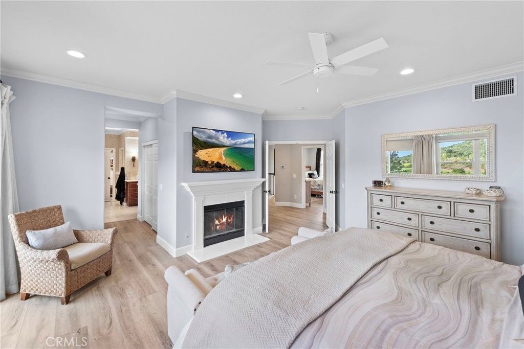 listing image 130729886856326315028