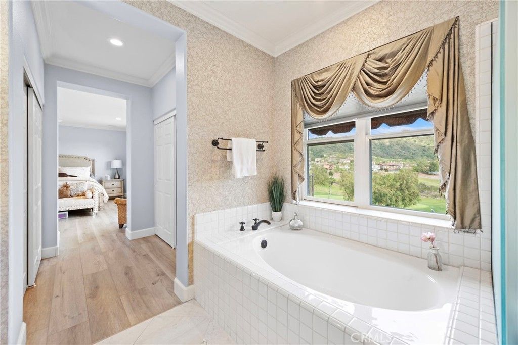 listing image 130726289127241734051