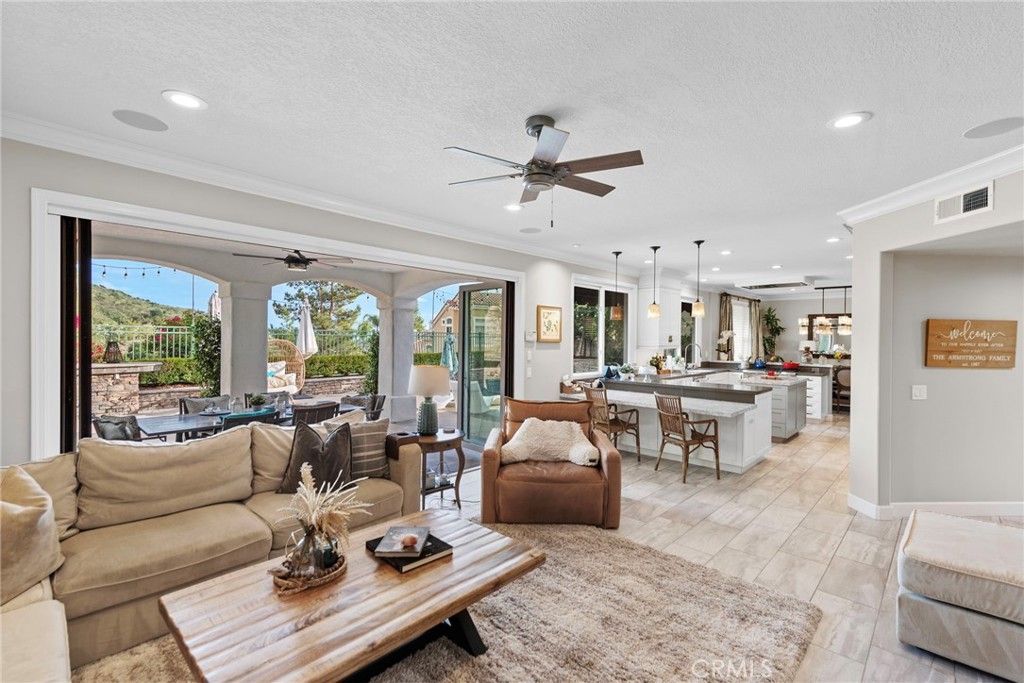 listing image 130724713075544850106