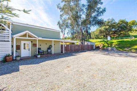 Photo of 1720 Vista Del Lago Dr, Fallbrook, CA 92028 (MLS # ND26047978)