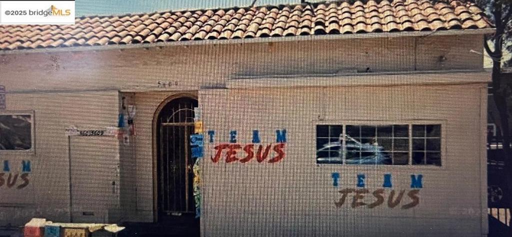 EAST OAKLAND - Residential Income