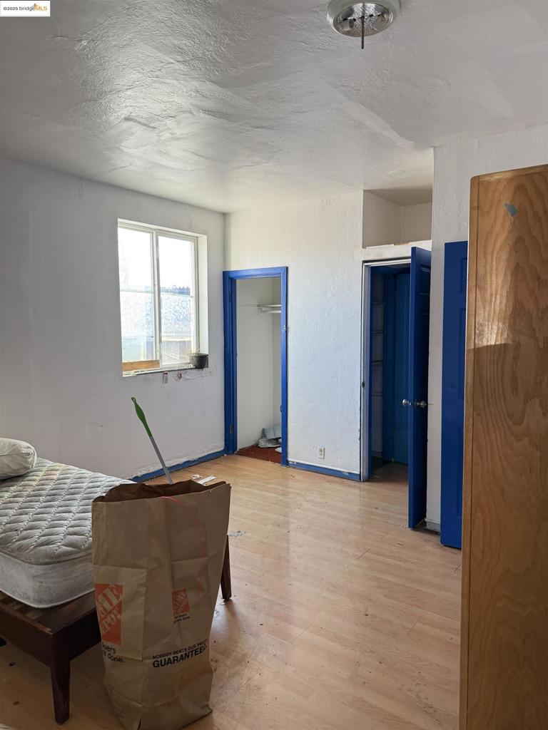 EAST OAKLAND - Residential Income