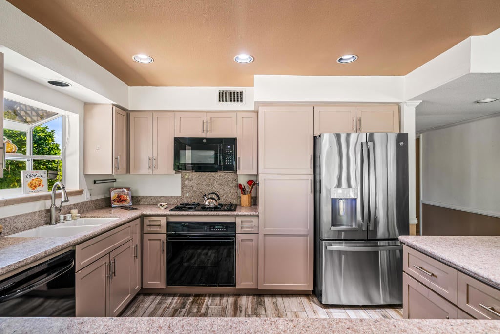 38651 Nyasa Drive
