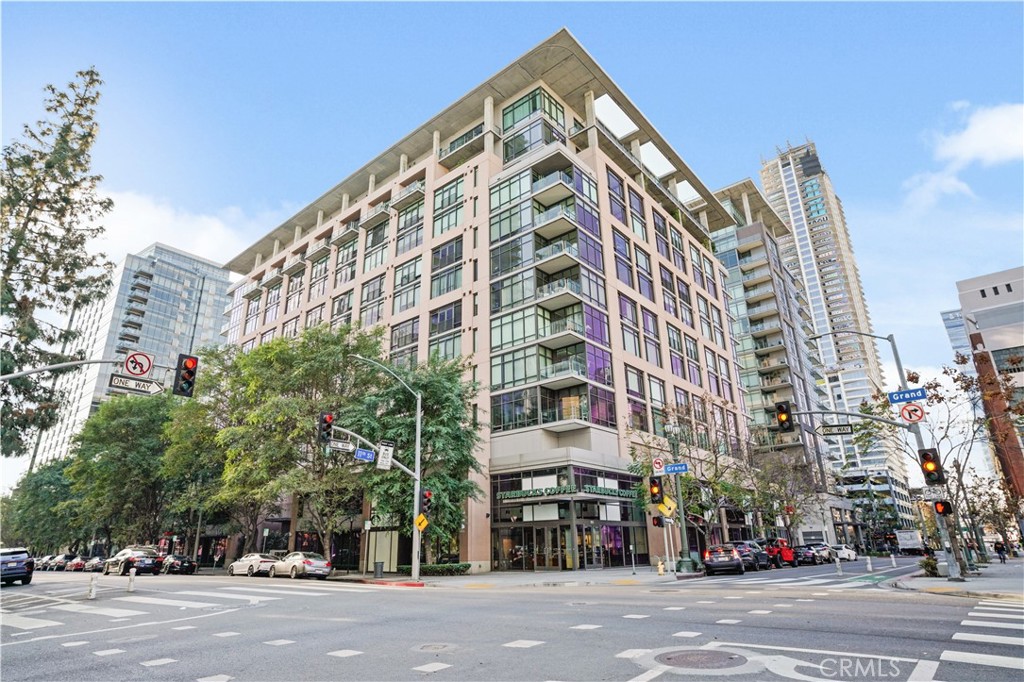 Experience the best of Downtown LA living in this stunning loft-style condo at Elleven, a premier high-rise in the vibrant South Park district. With 1,100 square feet of thoughtfully designed space, this west-facing home boasts panoramic floor-to-ceiling windows that fill the unit with golden afternoon light and offer serene views of the lush pool terrace below.
The open-concept floor plan blends modern design with functionality, featuring beautiful hardwood floors, a private sleeping area with a custom sliding door, and a chef’s kitchen with granite countertops, a generous island, and stainless steel appliances—perfect for both casual dining and entertaining. A large in-unit utility room with a high-end washer and dryer adds to the home’s convenience and practicality.
Beyond the walls of this sophisticated residence, Elleven offers an array of luxury amenities designed for effortless urban living. Enjoy a sparkling lap pool, hot tub, sundeck, and a sprawling half-acre outdoor terrace with BBQ and lounge areas—a rare oasis in the city. The 24-hour concierge and security, a chic clubhouse, and a multi-purpose lounge elevate the experience even further.
Located just steps from Crypto.com Arena, LA Live, Whole Foods, and some of LA’s top-rated dining and nightlife, this residence puts you at the epicenter of growth and excitement. With billions of dollars in upcoming developments and infrastructure upgrades ahead of the 2026 FIFA World Cup and 2028 Summer Olympics, the future of Downtown LA has never been brighter.
Whether you’re seeking a stylish urban retreat or a smart investment in a rapidly appreciating market, this home is an opportunity you won’t want to miss. Schedule a private tour today!