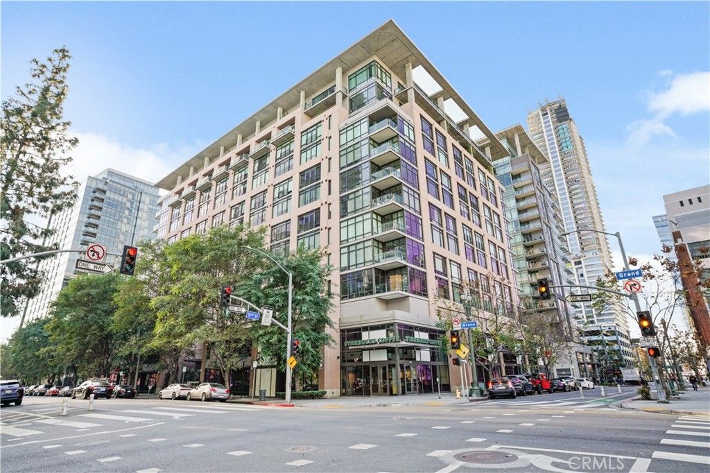 Photo of 1111 S Grand Avenue #702, Los Angeles, CA 90015 (MLS # BB25180277)