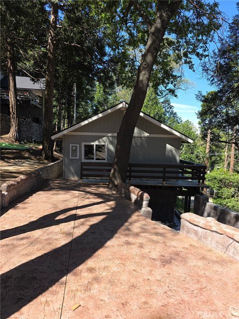 Photo of 979 Venus Way, Crestline, CA 92325 (MLS # SW26097667)