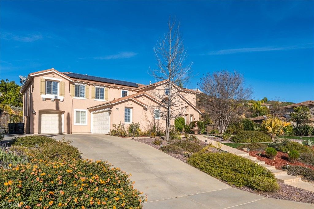 Photo of 952 Creek View Ln, Redlands, CA 92373 (MLS # IG26010464)