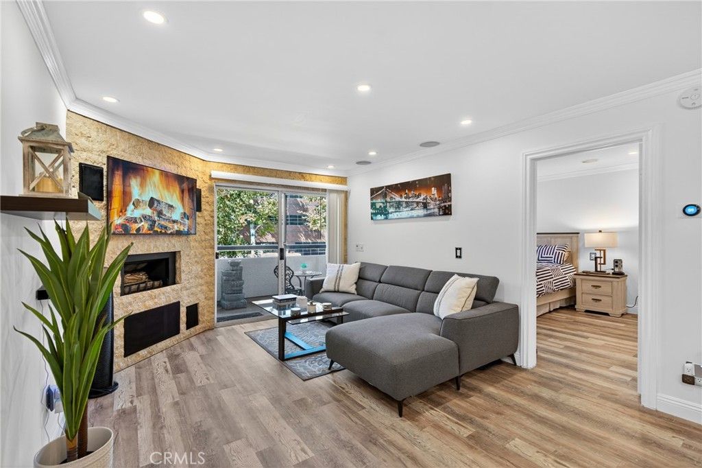 Photo of 5550 Owensmouth Ave #107, Woodland Hills, CA 91367 (MLS # SR25234950)