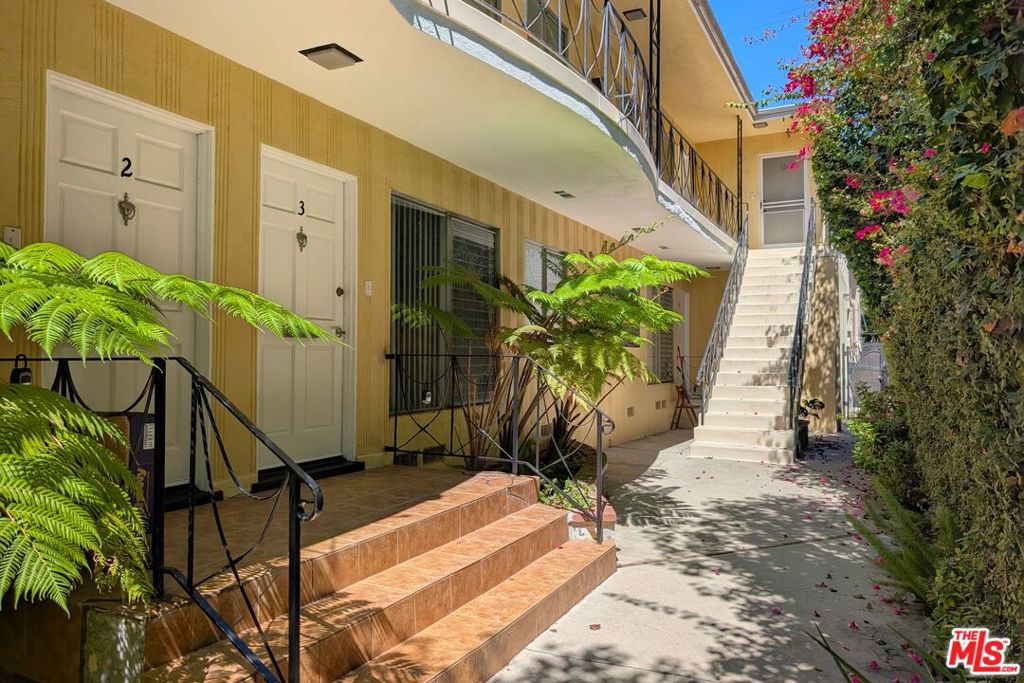 Photo of 1037 11th Street #3, Santa Monica, CA 90403 (MLS # 26987015)