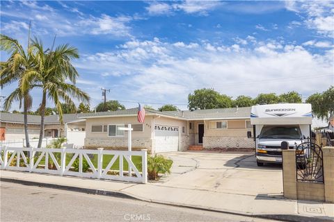 Photo of 612 Newkirk Avenue, Fullerton, CA 92832 (MLS # SR25090552) Photo of 612 Newkirk Avenue, Fullerton, CA 92832 (MLS # SR25090552)