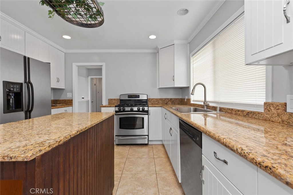 831 E Hoover