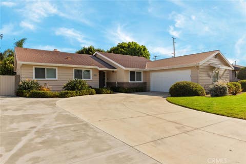 Photo of 831 E Hoover AVE, Orange, CA 92867 (MLS # OC26151600)