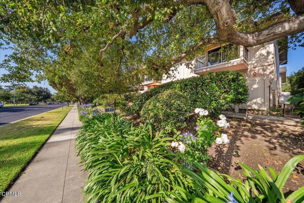 823 N Altadena Drive