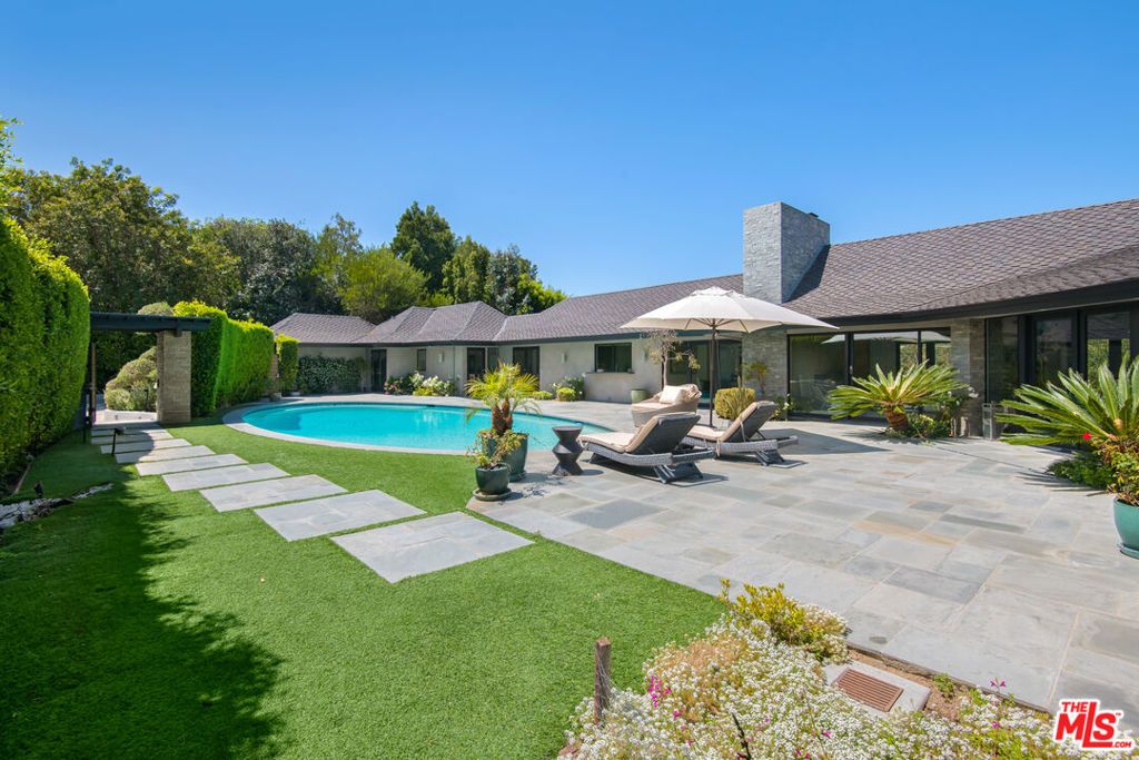 Photo of 3035 Lake Glen Drive, Beverly Hills, CA 90210 (MLS # 26650979)