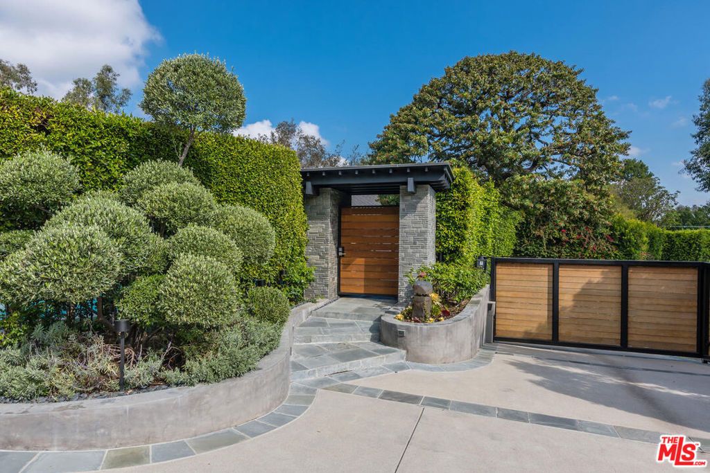 Photo of 3035 Lake Glen Drive, Beverly Hills, CA 90210 (MLS # 26650979)