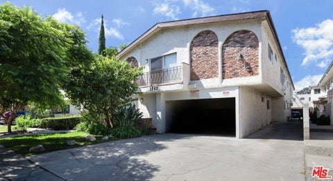 Photo of 3747 Mentone Avenue, Los Angeles, CA 90034 (MLS # 26986369)