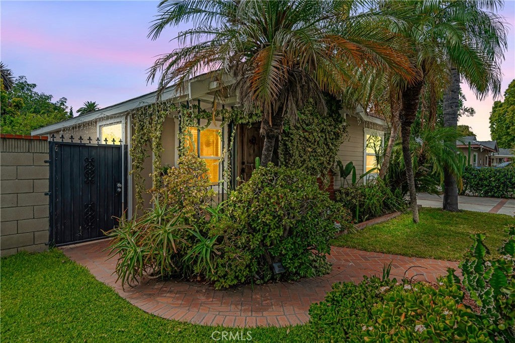 720 S Parton ST, Santa Ana CA 92701