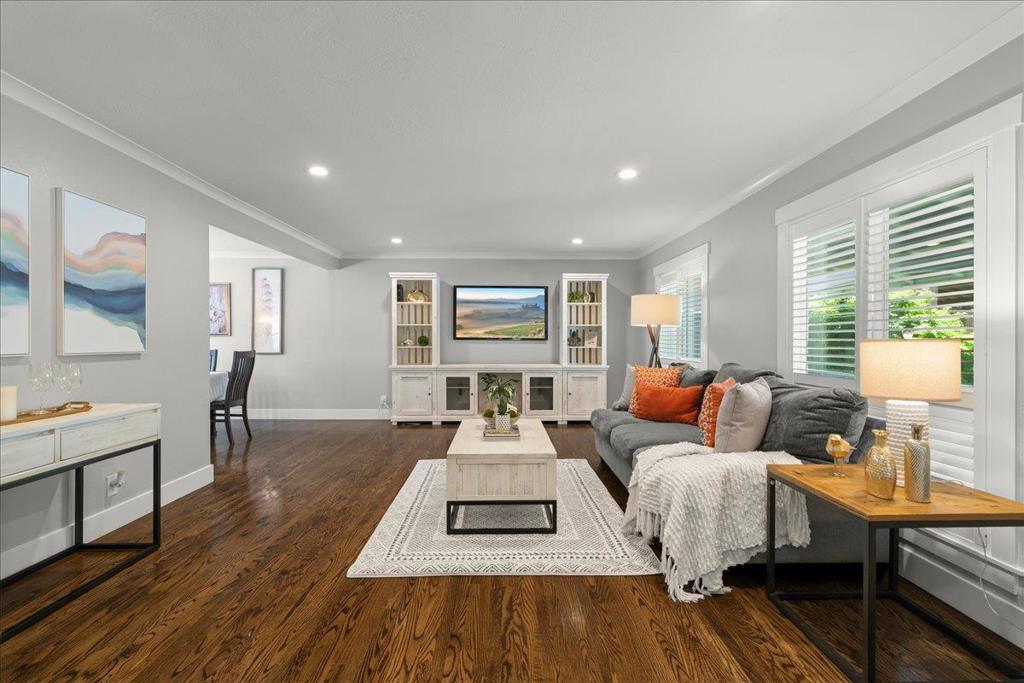 948 Meadowood Drive