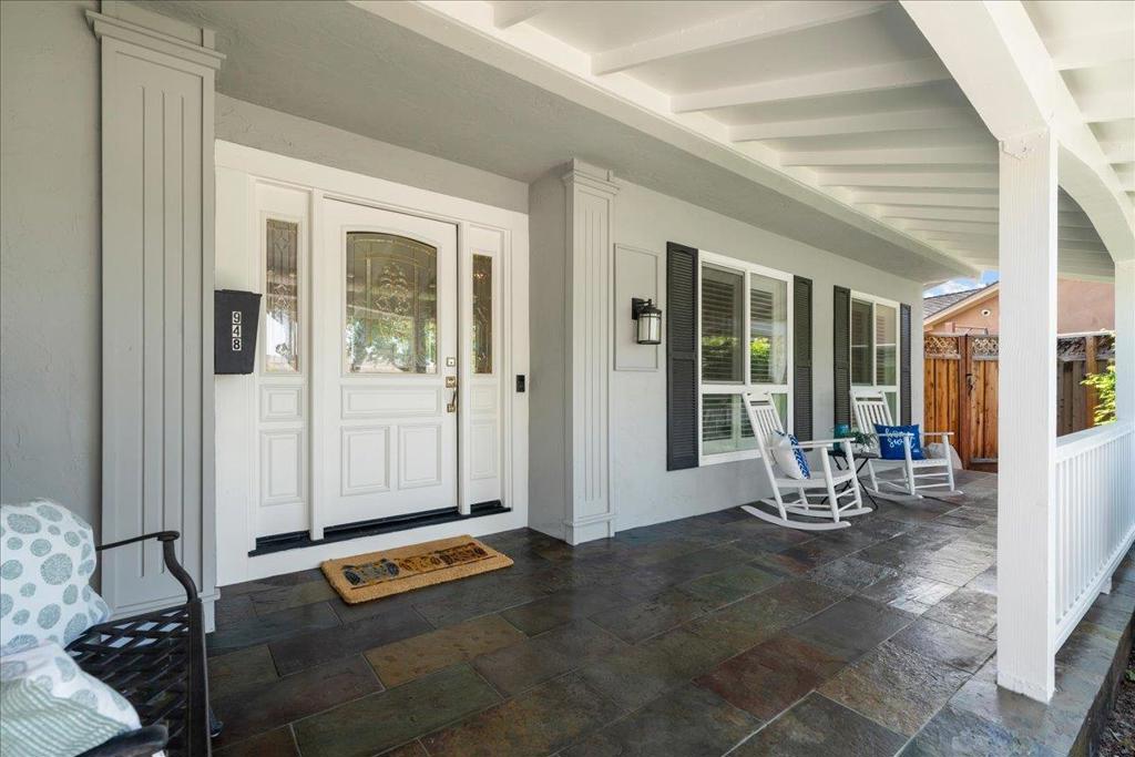 948 Meadowood Drive