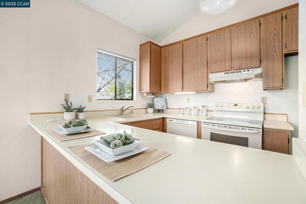MAYWOOD VILLAGE - Residential
