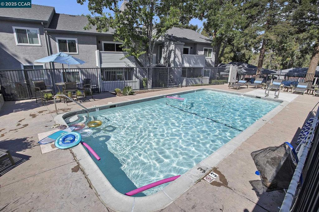 MAYWOOD VILLAGE - Residential