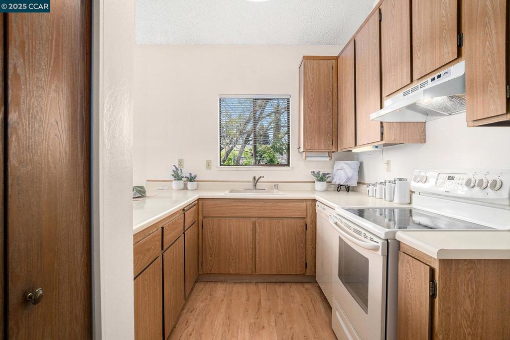 MAYWOOD VILLAGE - Residential