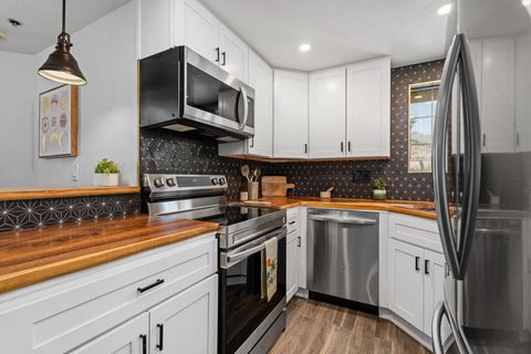 Photo of 2700 Lawrence Crossley Road #105, Palm Springs, CA 92264 (MLS # 219149327DA)