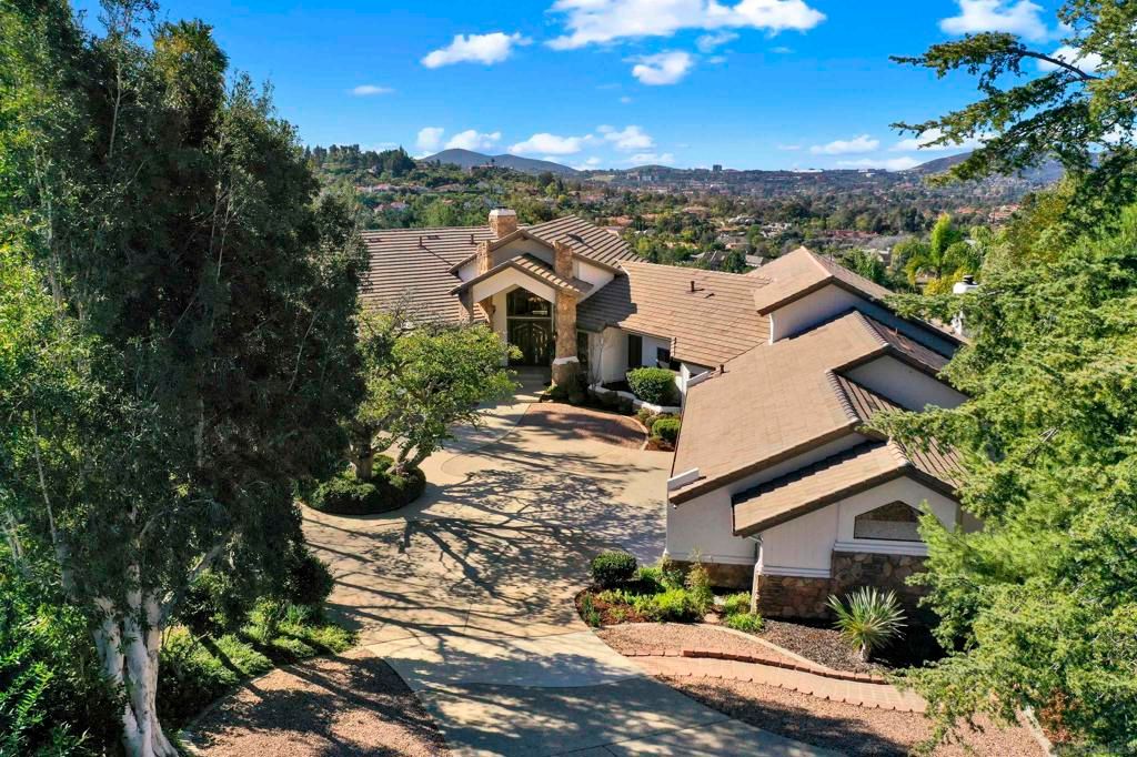 Photo of 17801 Joyas Court Ct, Poway, CA 92064 (MLS # 2601213SD)