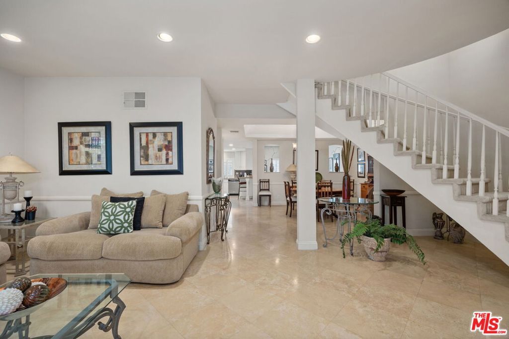 Photo of 18135 Burbank Boulevard #8, Tarzana, CA 91356 (MLS # 25619105)