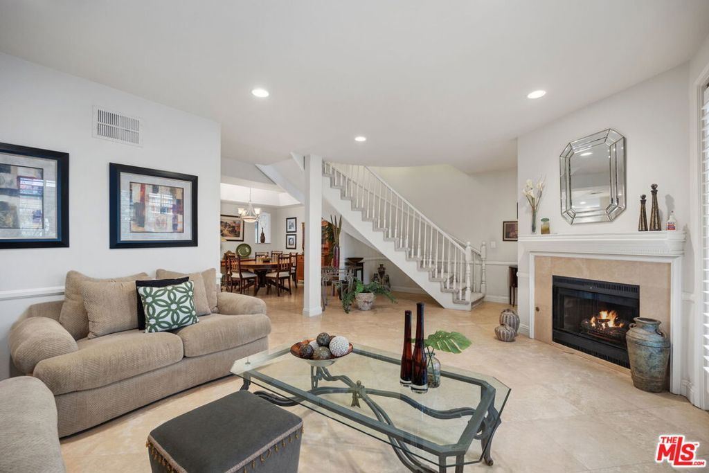 Photo of 18135 Burbank Boulevard #8, Tarzana, CA 91356 (MLS # 25619105)