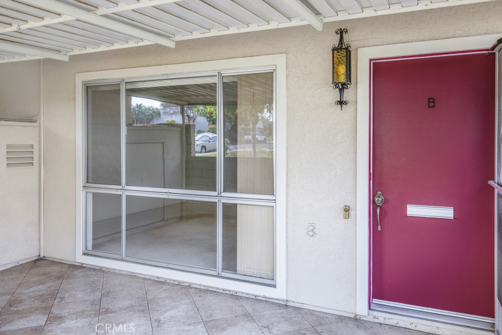 2347 Via Mariposa W B