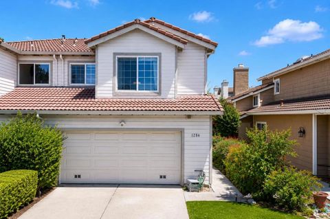 Photo of 1286 Crestpoint Drive, San Jose, CA 95131 (MLS # ML82051985)