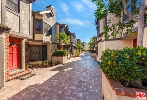 Photo of 11940 Weddington Street #17, Valley Village, CA 91607 (MLS # 26639831)