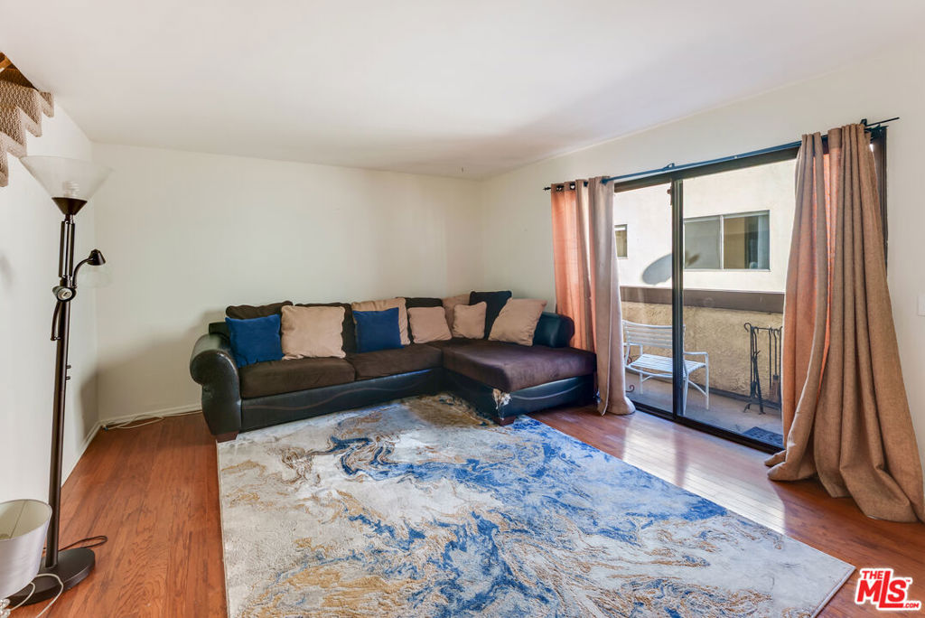 11940 Weddington Street 17