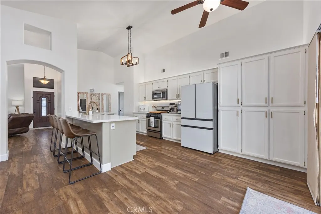 Bakersfield, California 93312, United States, 4 Bedrooms Bedrooms, ,2 BathroomsBathrooms,Residential,Pending,181835