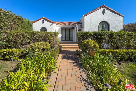 Photo of 434 N Laurel Avenue, Los Angeles, CA 90048 (MLS # 25619559)