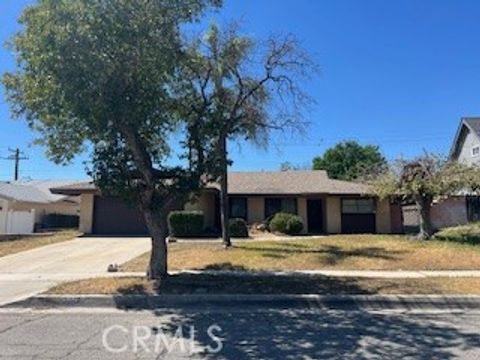 Photo of 3912 Del Rey Dr, San Bernardino, CA 92404 (MLS # IV26061003)