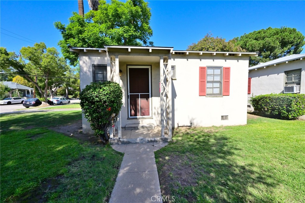 Main image without alt text