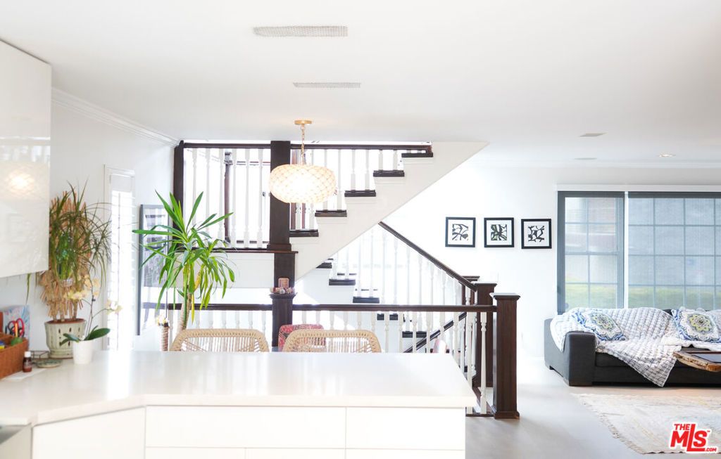 Photo of 114 Pacific Avenue, Venice, CA 90291 (MLS # 25521717)