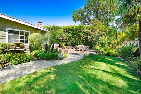 Photo of 5062 Avenida Hacienda, Tarzana, CA 91356 (MLS # SR26152336)