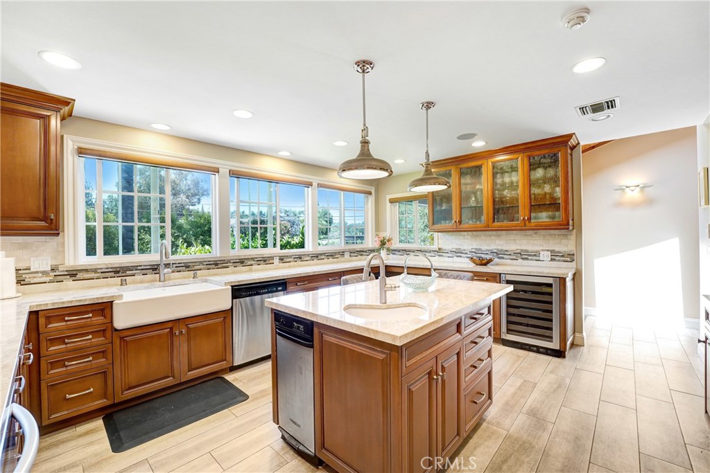 5062 Avenida Hacienda
