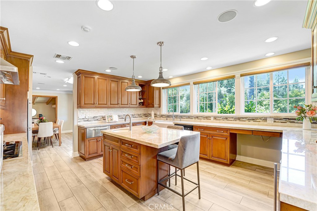 5062 Avenida Hacienda