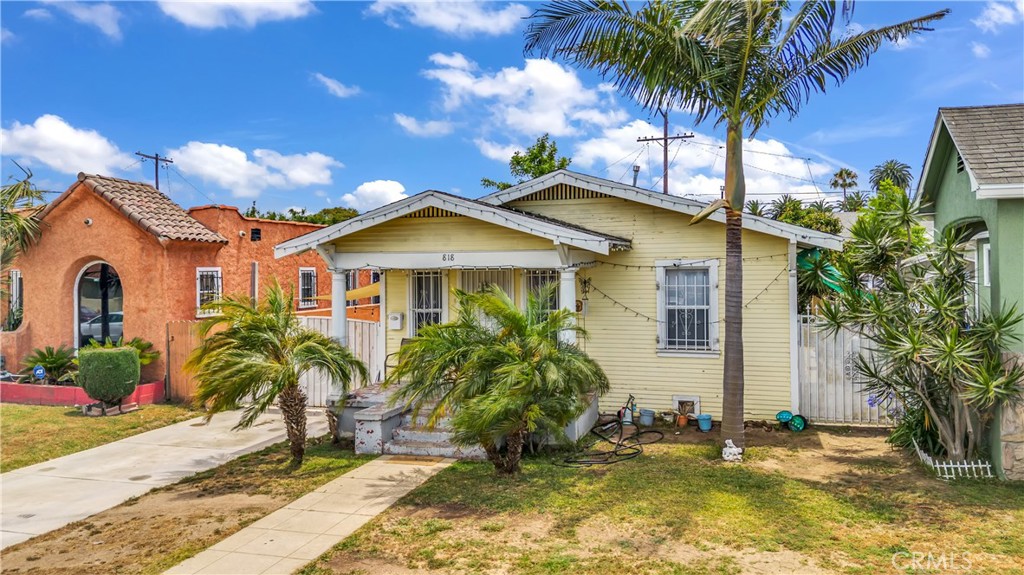 818 W 104th