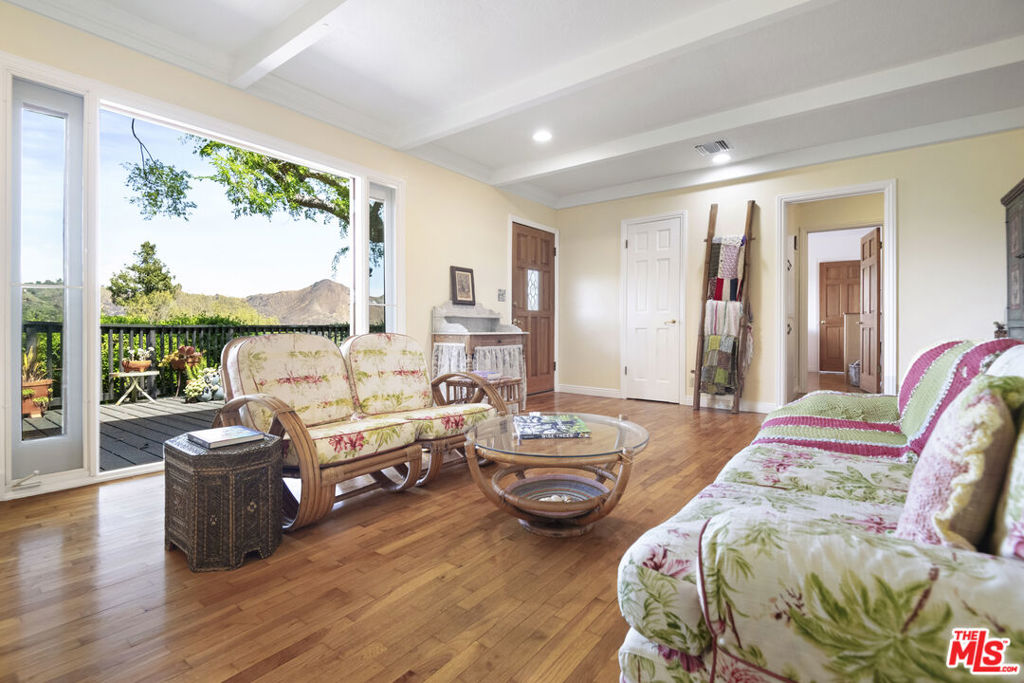 1129 Fernwood Pacific Drive