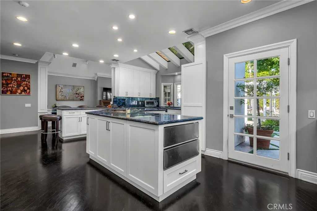 Encino, California 91316, United States, 6 Bedrooms Bedrooms, ,8 BathroomsBathrooms,Residential,Active,223965