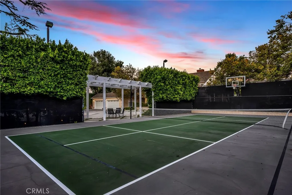 Encino, California 91316, United States, 6 Bedrooms Bedrooms, ,8 BathroomsBathrooms,Residential,Active,223965