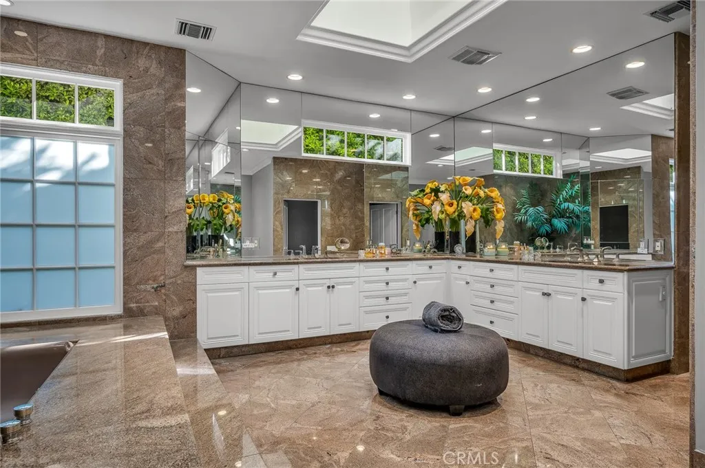 Encino, California 91316, United States, 6 Bedrooms Bedrooms, ,8 BathroomsBathrooms,Residential,Active,223965