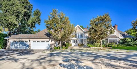 Photo of 4854 Encino Avenue, Encino, CA 91316 (MLS # SR25234295)