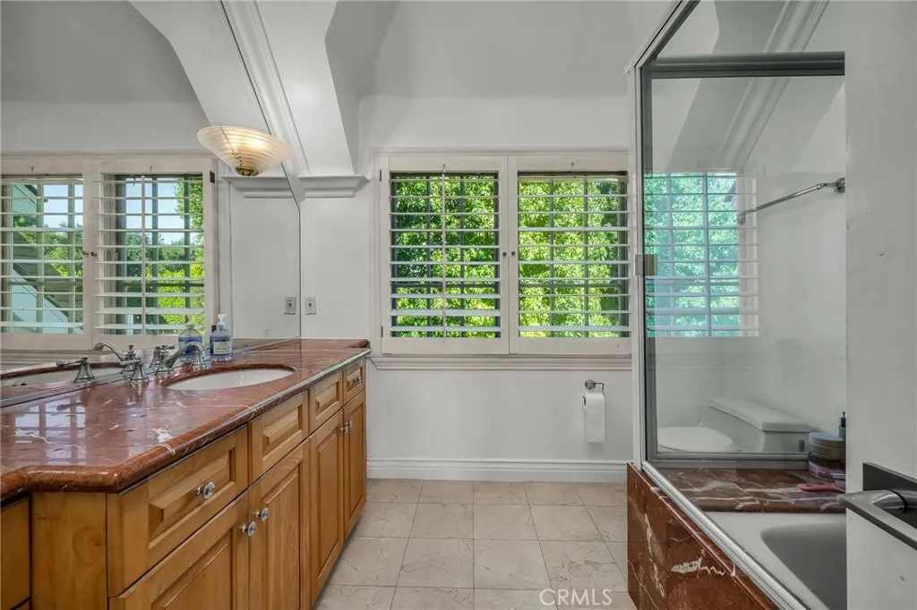 Encino, California 91316, United States, 6 Bedrooms Bedrooms, ,8 BathroomsBathrooms,Residential,Active,223965